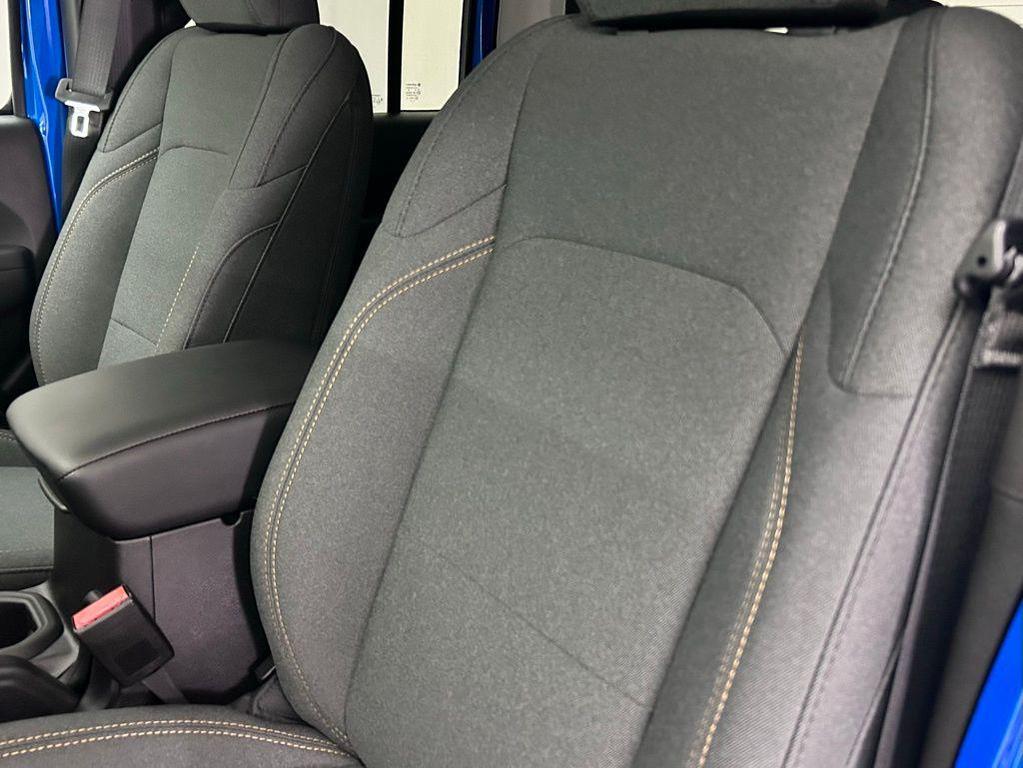 new 2025 Jeep Gladiator car, priced at $38,989