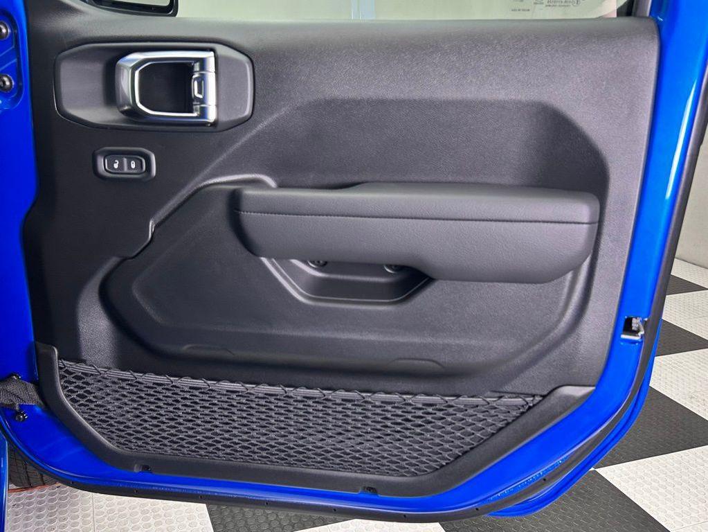 new 2025 Jeep Gladiator car, priced at $38,989