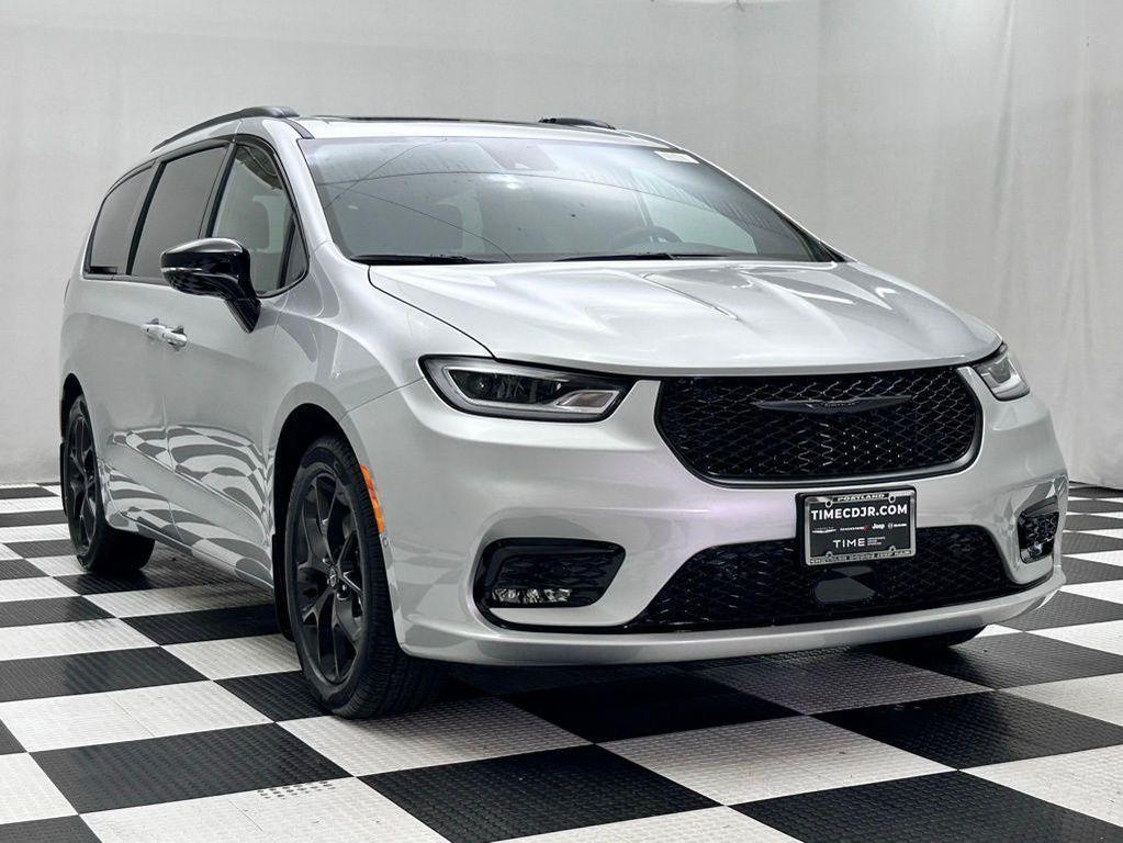 new 2026 Chrysler Pacifica car, priced at $47,304