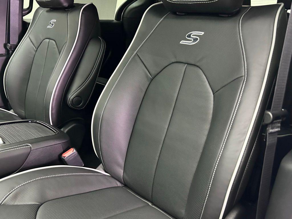 new 2026 Chrysler Pacifica car, priced at $47,304
