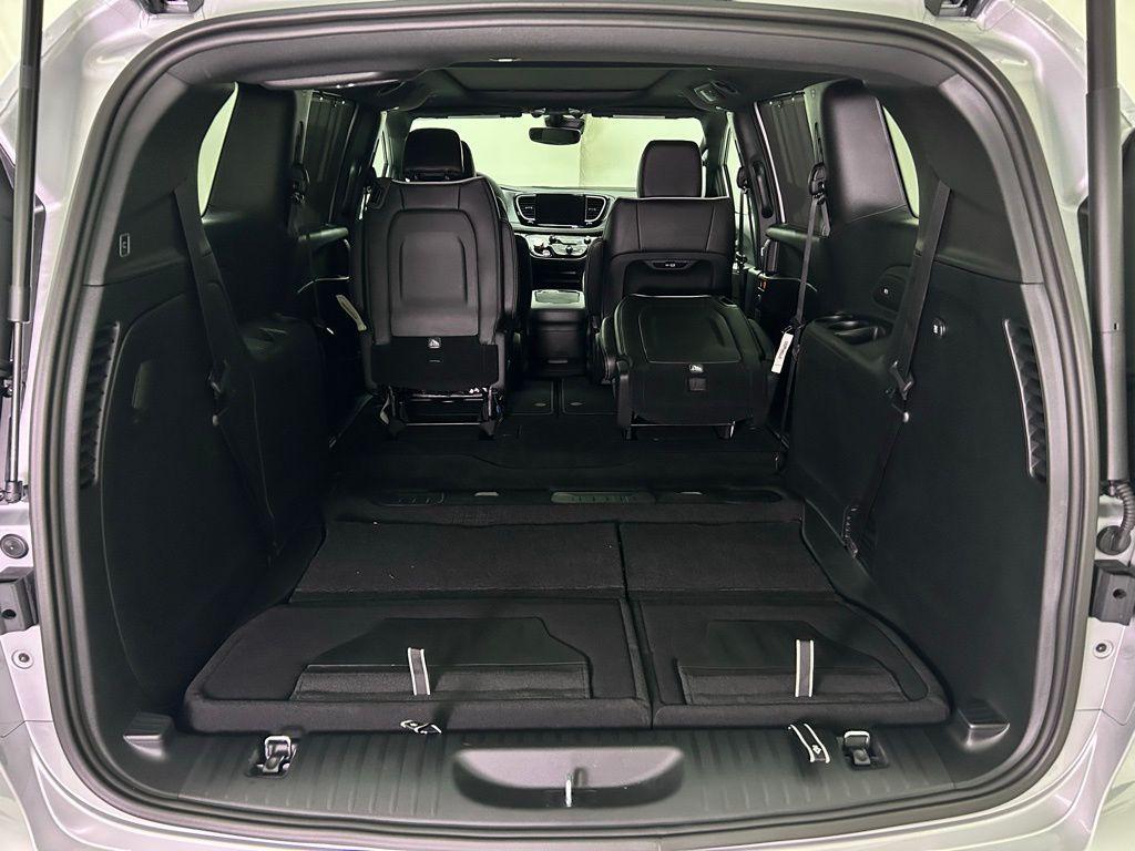 new 2026 Chrysler Pacifica car, priced at $47,304