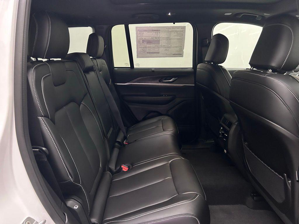 new 2025 Jeep Grand Cherokee car, priced at $45,963