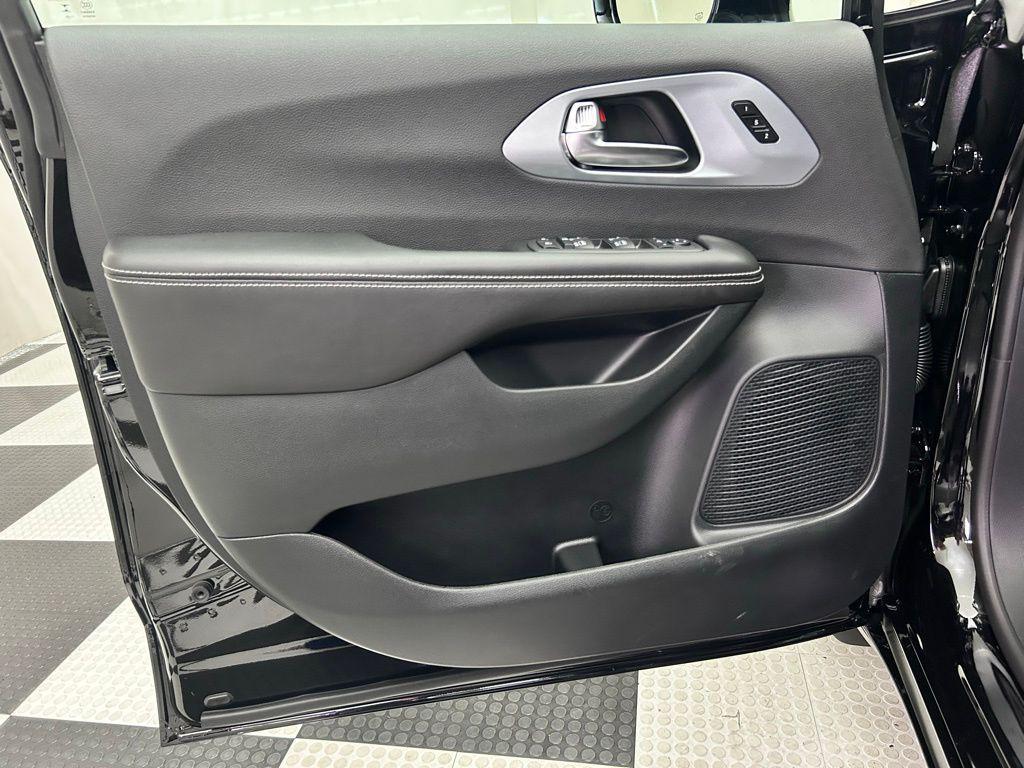 new 2026 Chrysler Pacifica car, priced at $46,858