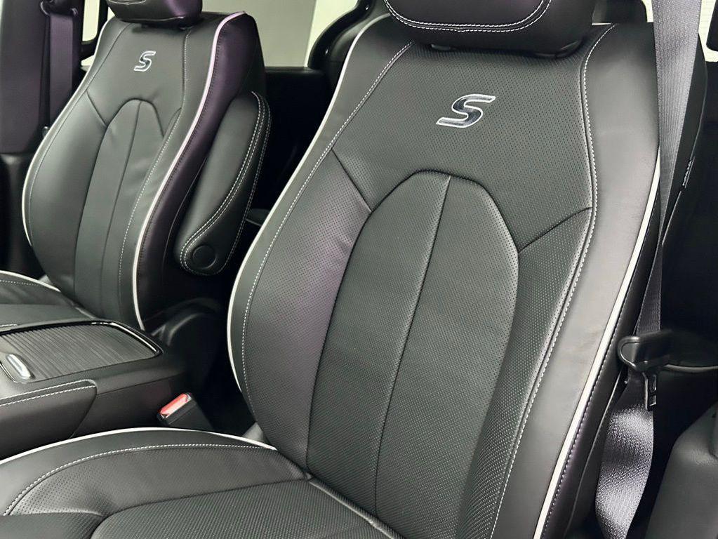 new 2026 Chrysler Pacifica car, priced at $46,858