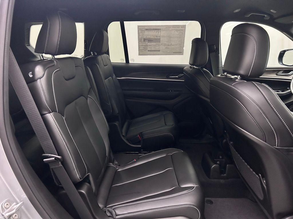 new 2025 Jeep Grand Cherokee L car, priced at $44,428