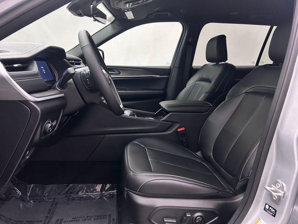 new 2025 Jeep Grand Cherokee L car, priced at $44,428