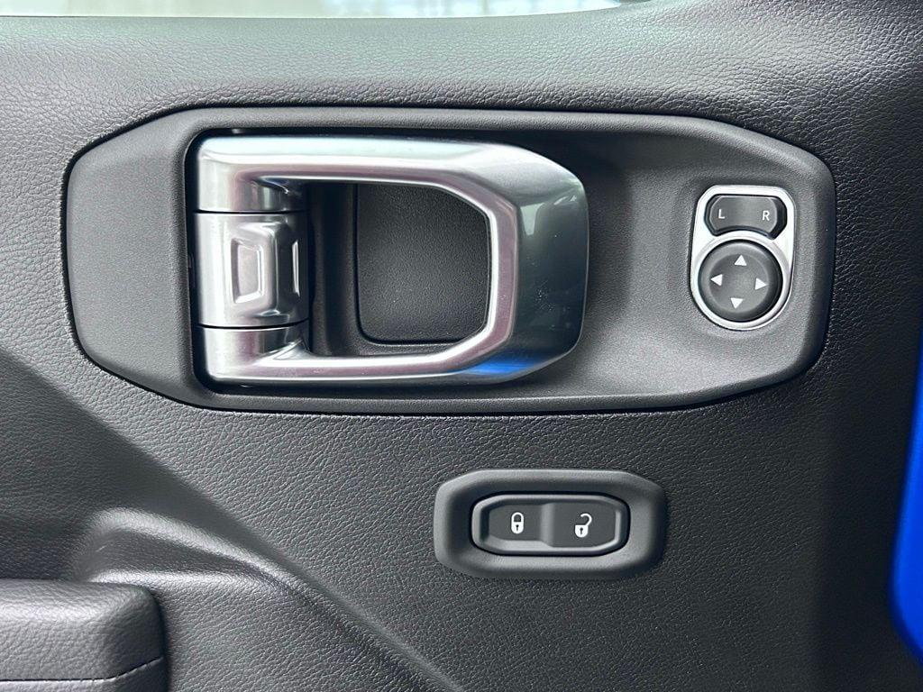 new 2025 Jeep Wrangler car, priced at $44,989