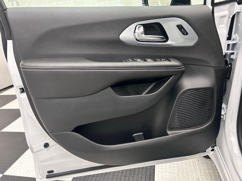 new 2026 Chrysler Pacifica car, priced at $46,858