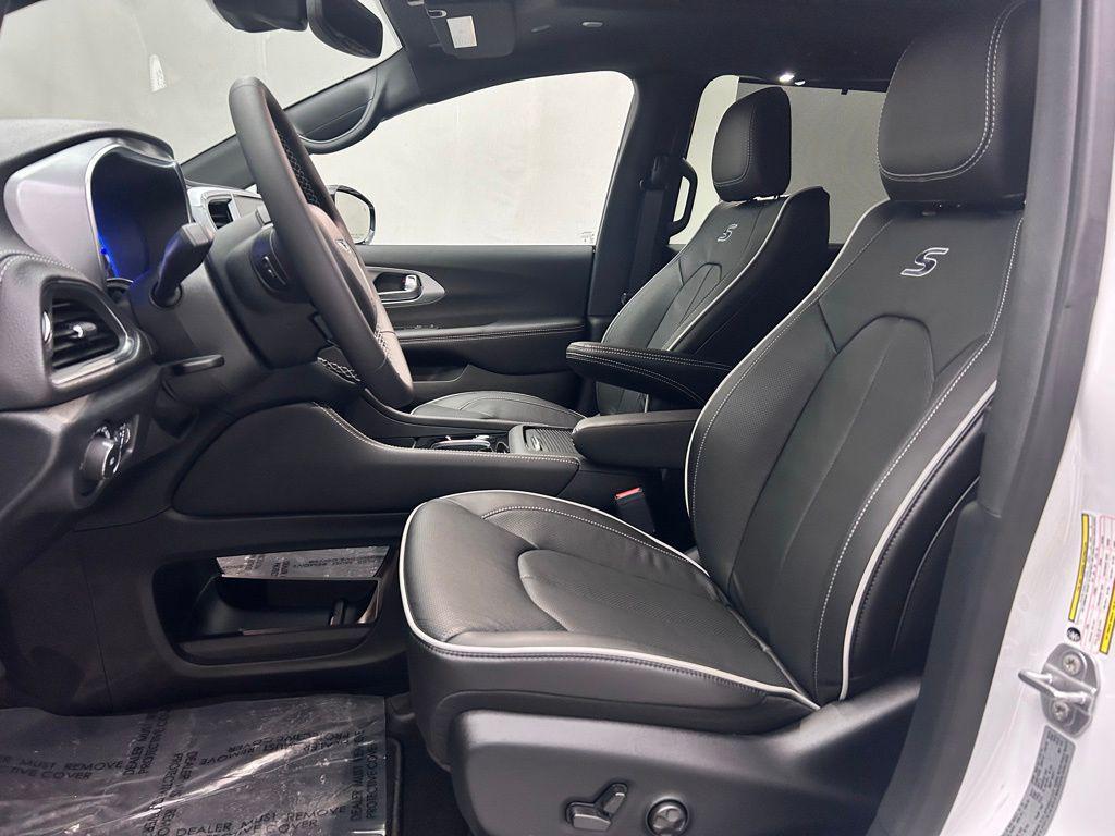 new 2026 Chrysler Pacifica car, priced at $46,858