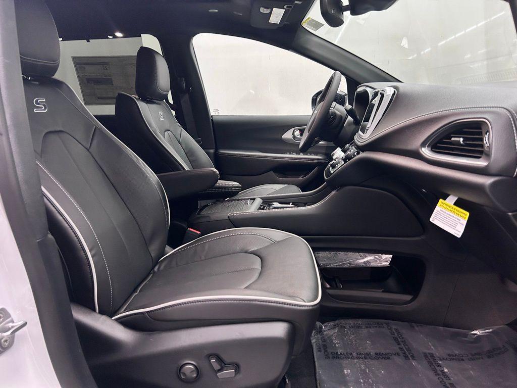 new 2026 Chrysler Pacifica car, priced at $46,858