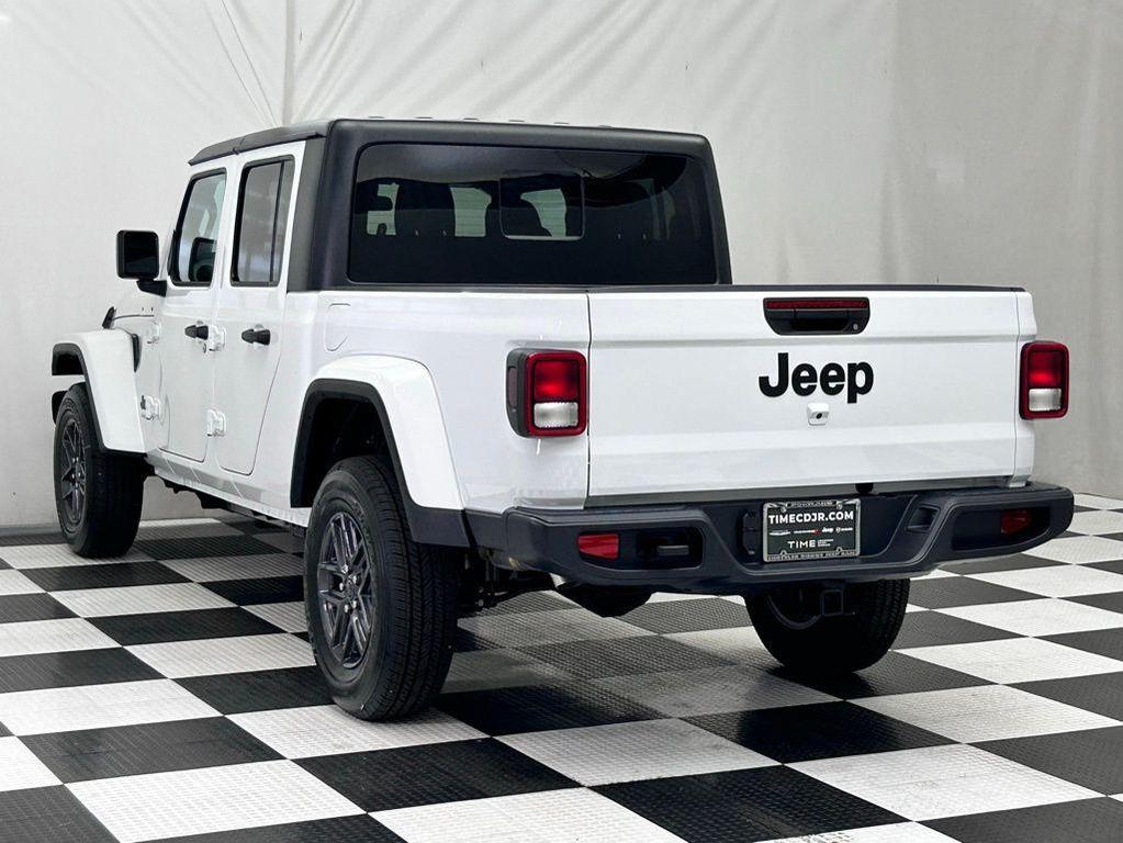 new 2025 Jeep Gladiator car, priced at $46,312