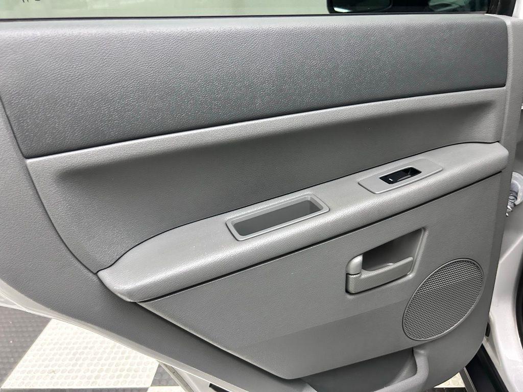 used 2007 Jeep Grand Cherokee car, priced at $9,995