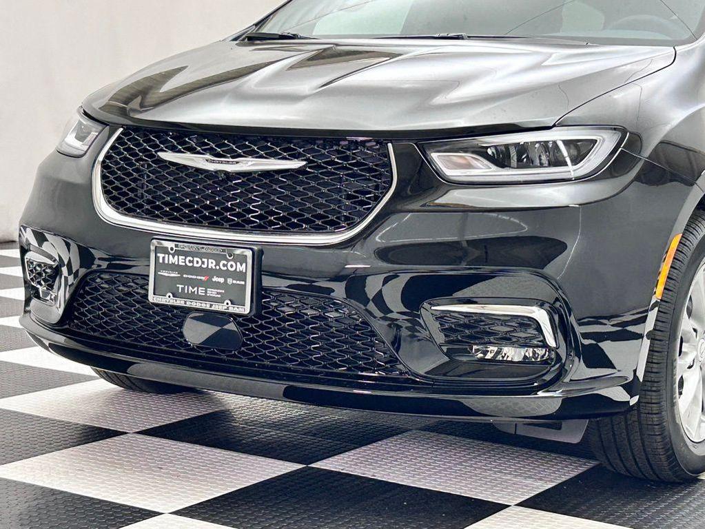 new 2026 Chrysler Pacifica car, priced at $41,448