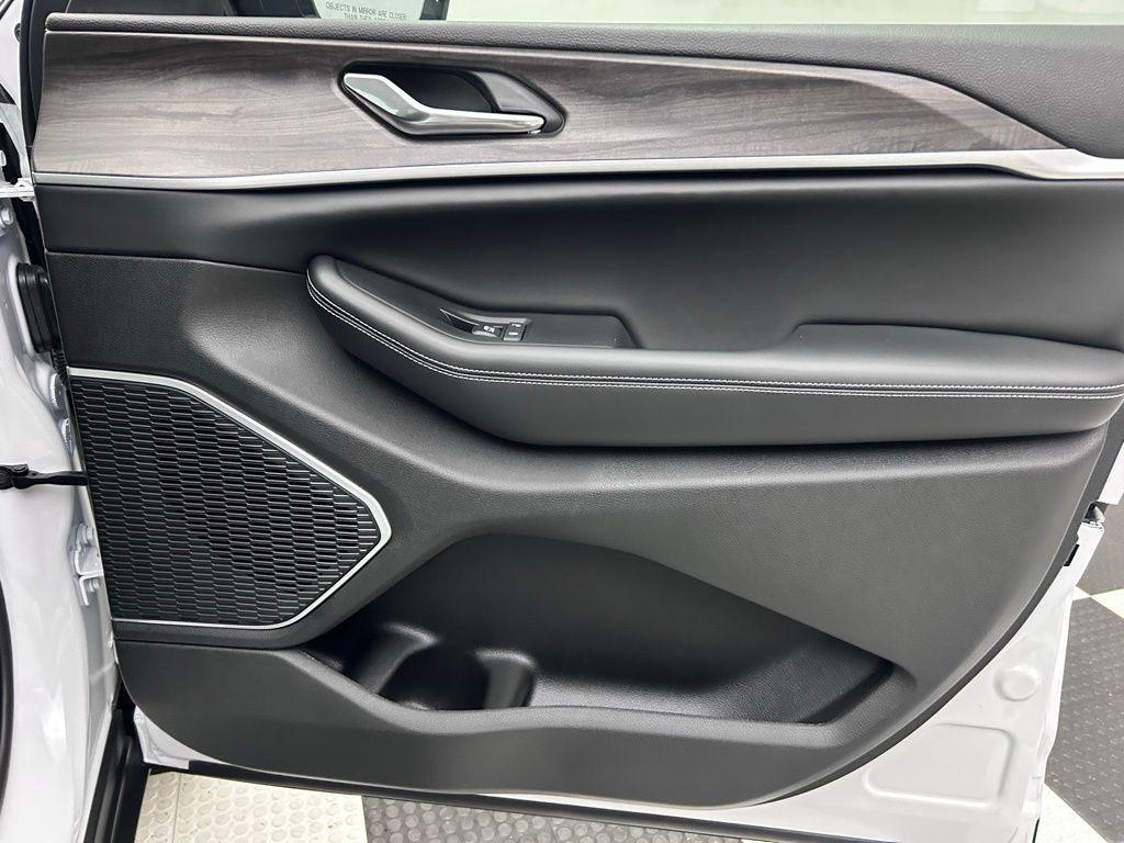 new 2026 Jeep Grand Cherokee car, priced at $46,268