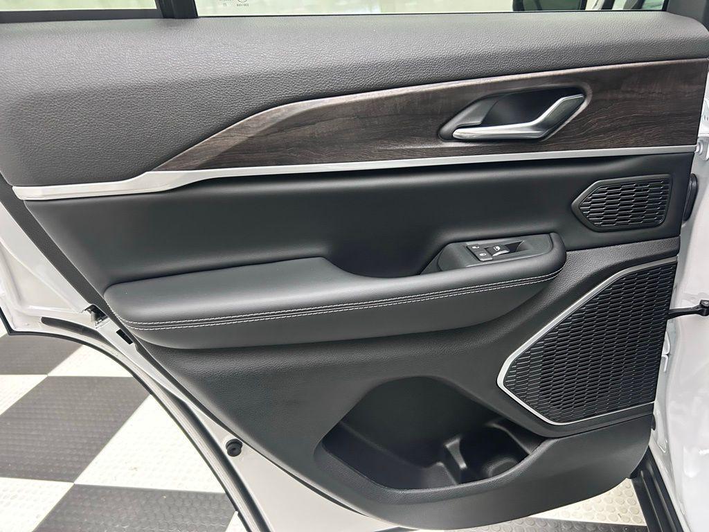 new 2026 Jeep Grand Cherokee car, priced at $46,268