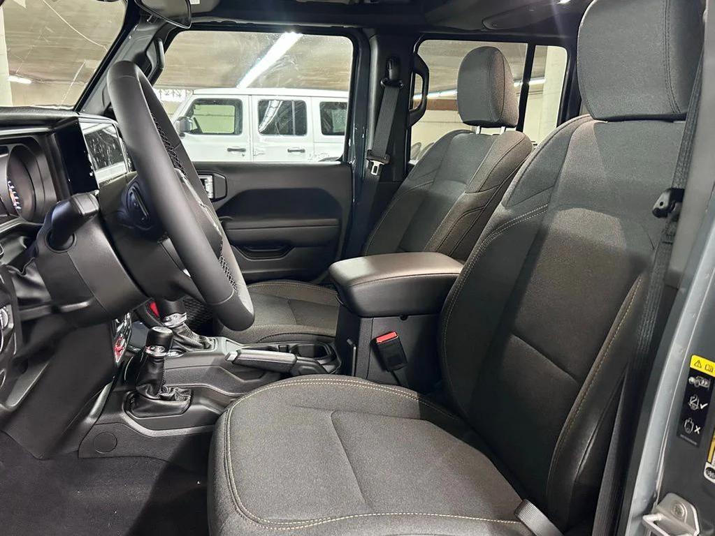 new 2025 Jeep Wrangler car, priced at $47,425