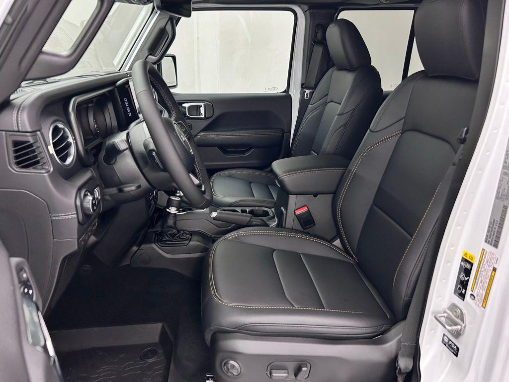 new 2025 Jeep Gladiator car, priced at $44,989