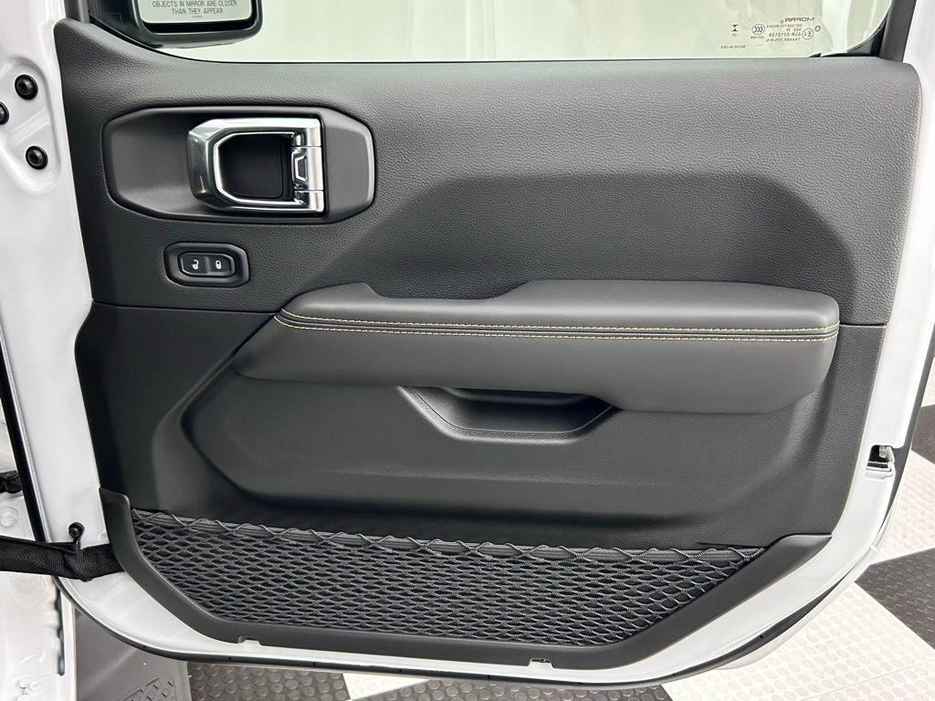 new 2025 Jeep Gladiator car, priced at $44,989