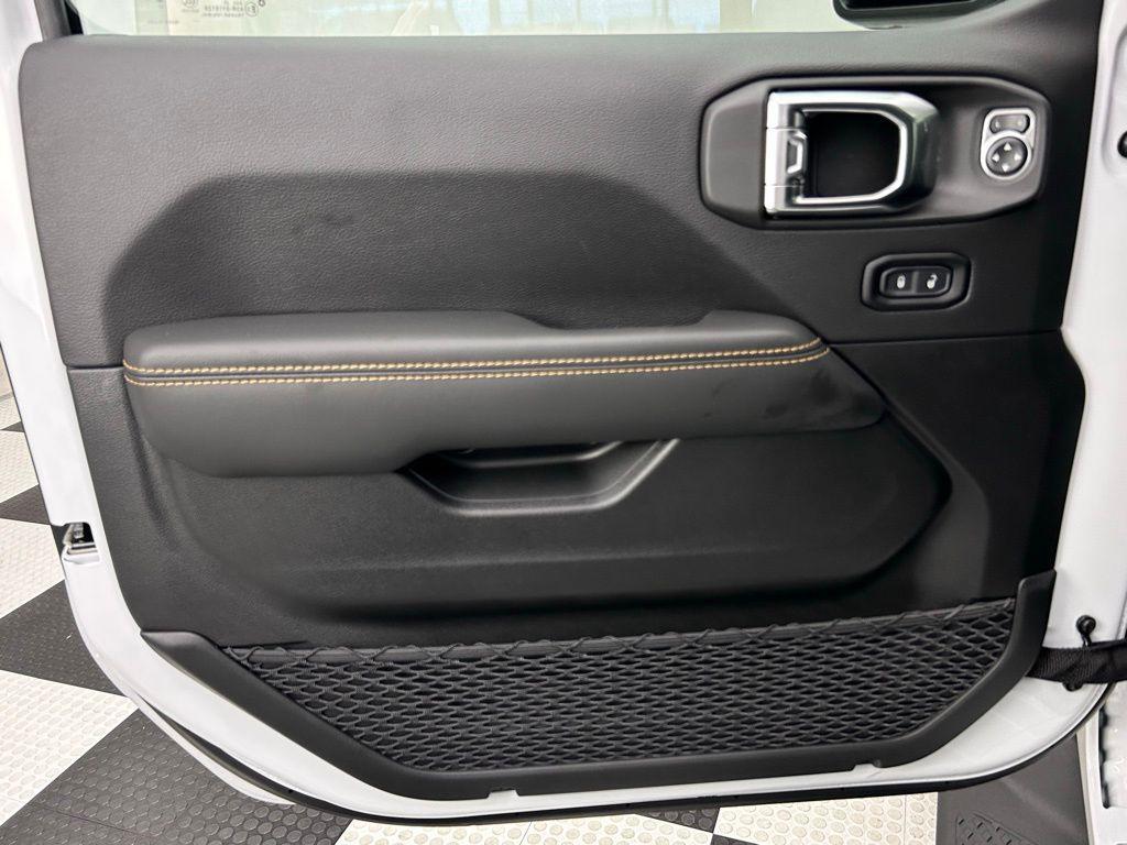 new 2025 Jeep Gladiator car, priced at $44,989