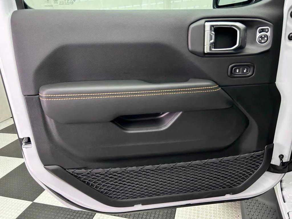 new 2025 Jeep Wrangler car, priced at $59,998