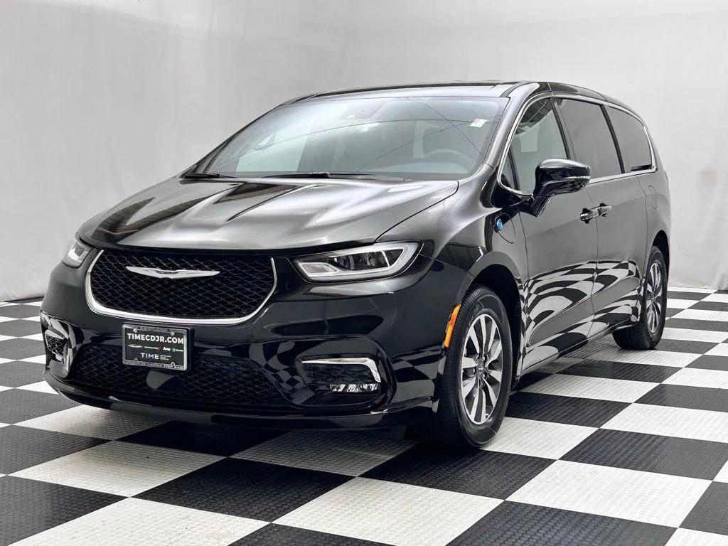 used 2025 Chrysler Pacifica Hybrid car, priced at $37,299