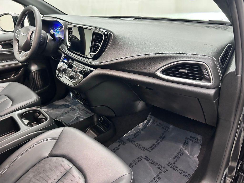 used 2025 Chrysler Pacifica Hybrid car, priced at $37,299