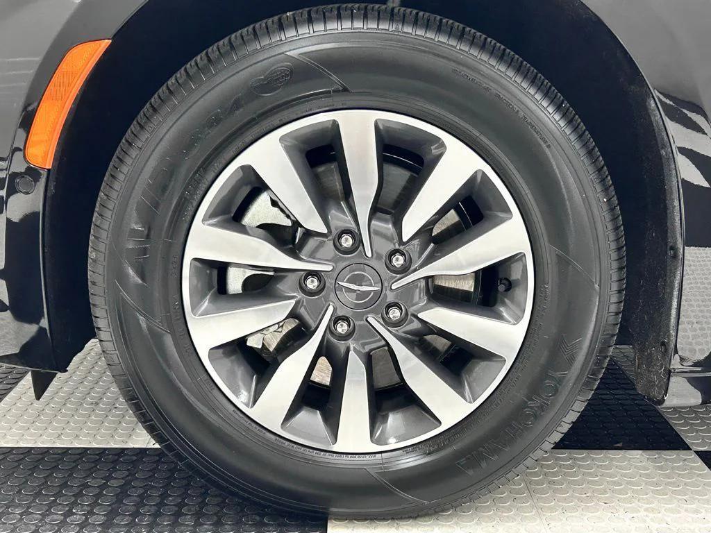 used 2025 Chrysler Pacifica Hybrid car, priced at $37,299