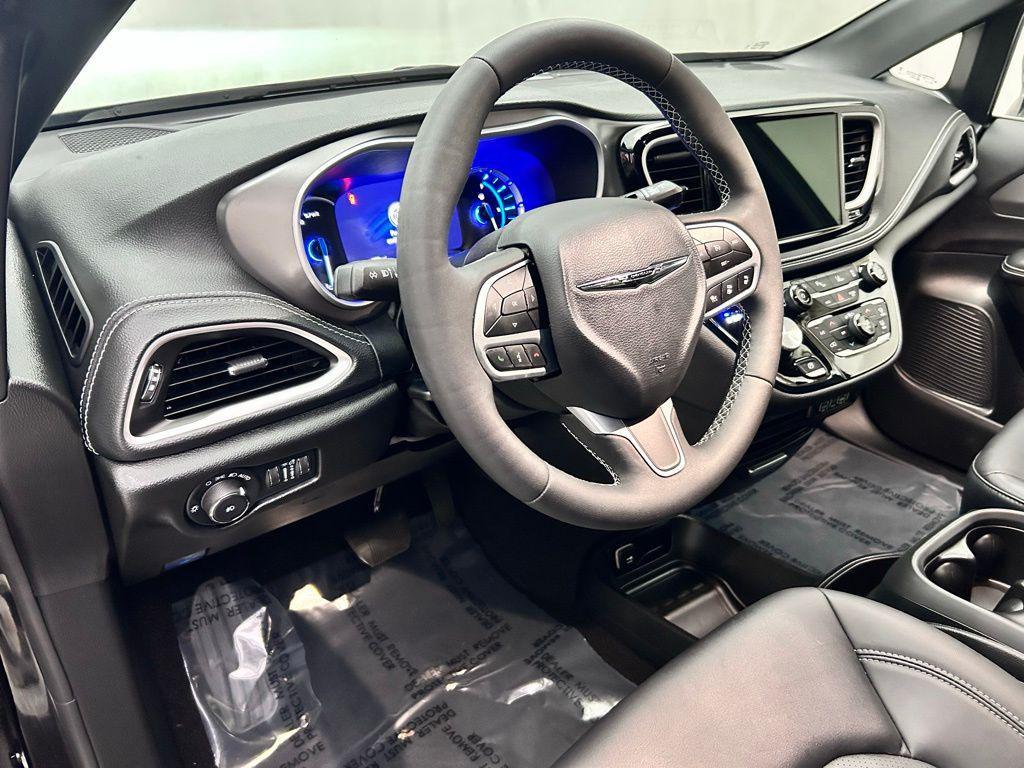 used 2025 Chrysler Pacifica Hybrid car, priced at $37,299