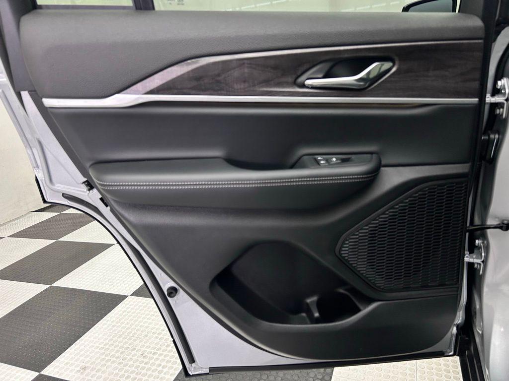 new 2025 Jeep Grand Cherokee car, priced at $38,788