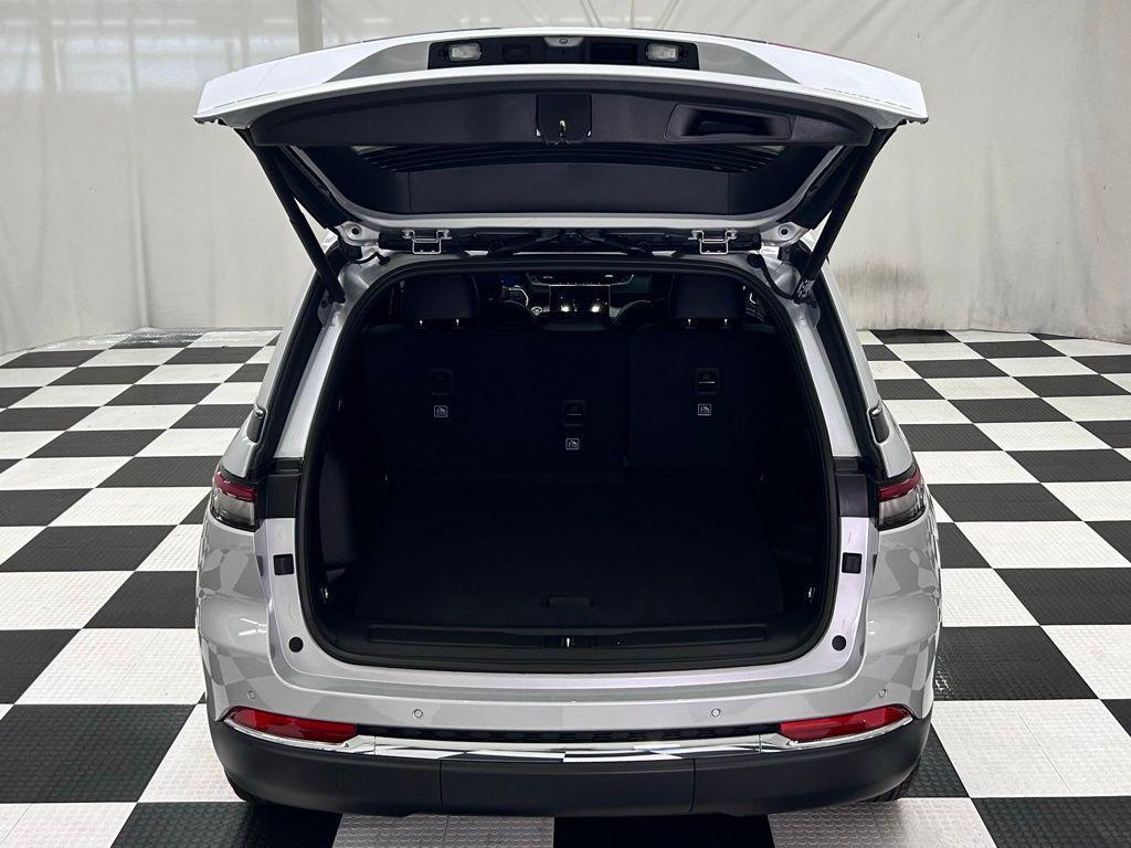 new 2025 Jeep Grand Cherokee car, priced at $38,788