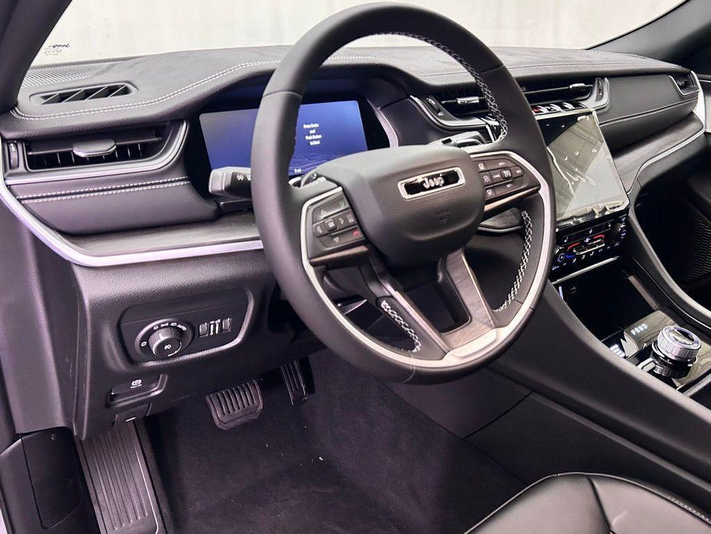 new 2025 Jeep Grand Cherokee car, priced at $38,788