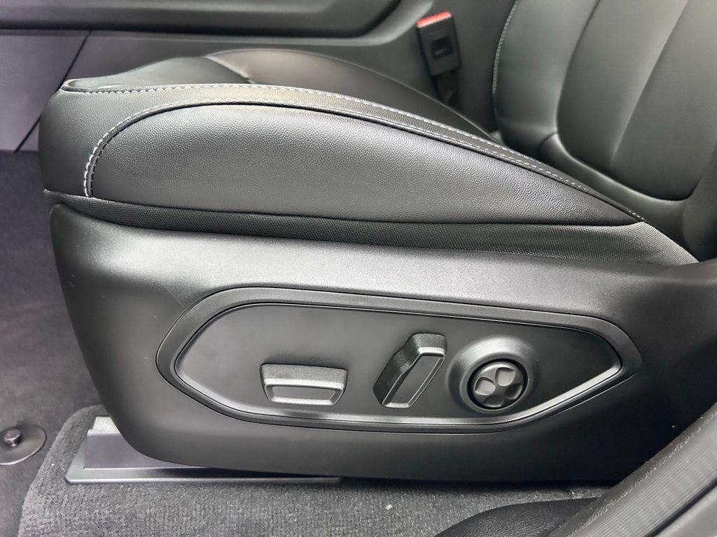 new 2025 Jeep Grand Cherokee car, priced at $38,788