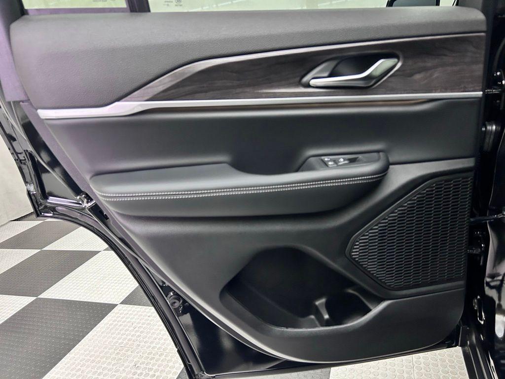 new 2025 Jeep Grand Cherokee car, priced at $46,866