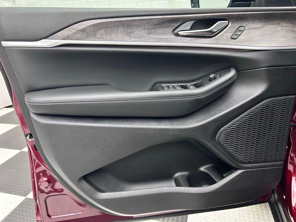 new 2025 Jeep Grand Cherokee L car, priced at $48,034