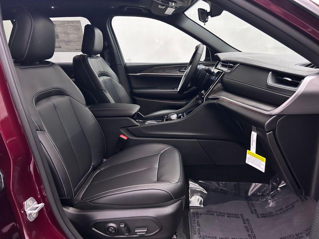 new 2025 Jeep Grand Cherokee L car, priced at $48,034