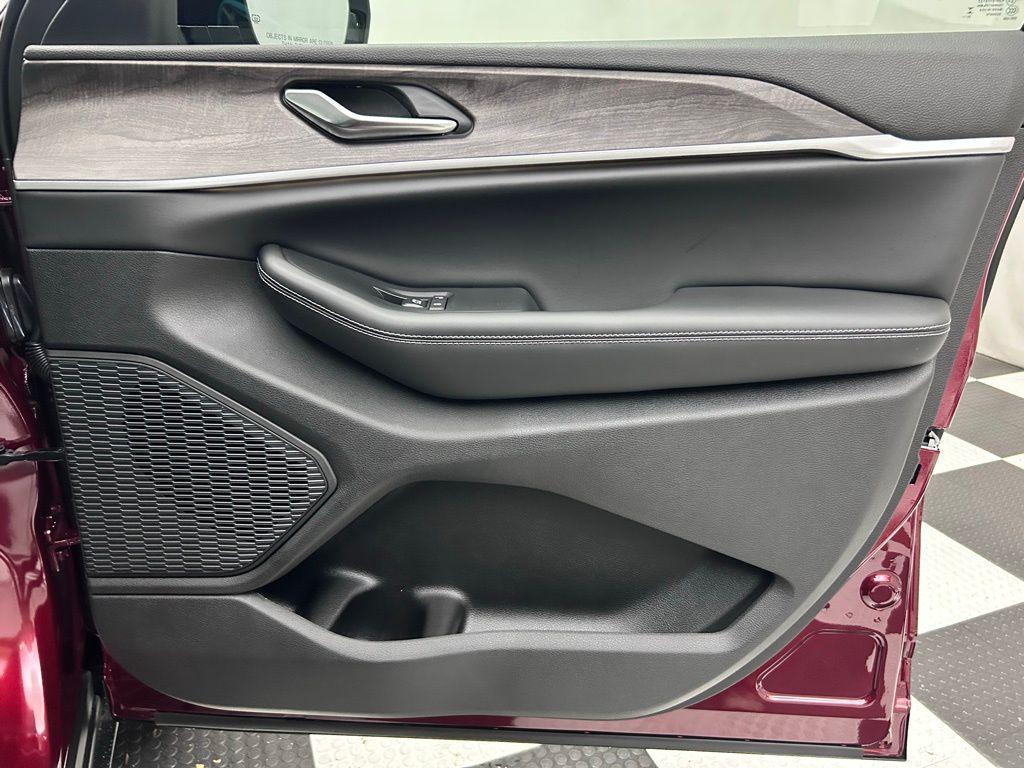 new 2025 Jeep Grand Cherokee L car, priced at $48,034