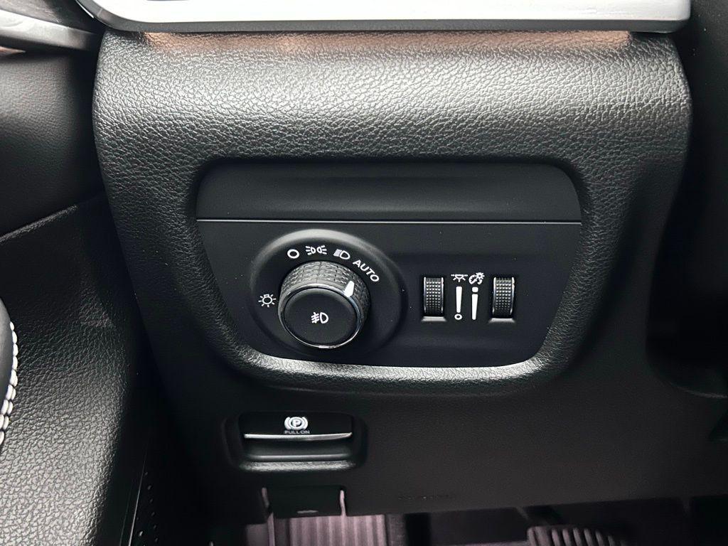 new 2025 Jeep Grand Cherokee L car, priced at $48,034