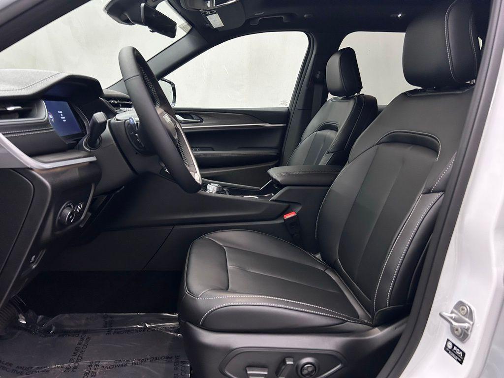 new 2025 Jeep Grand Cherokee L car, priced at $47,498