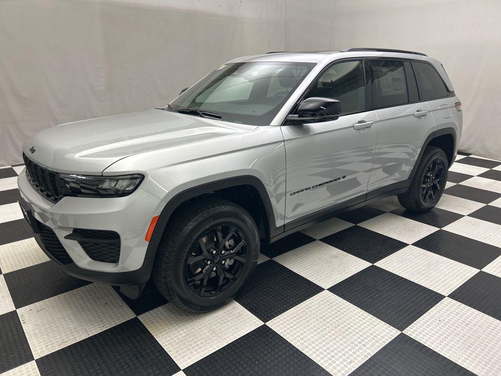 new 2025 Jeep Grand Cherokee car, priced at $38,558