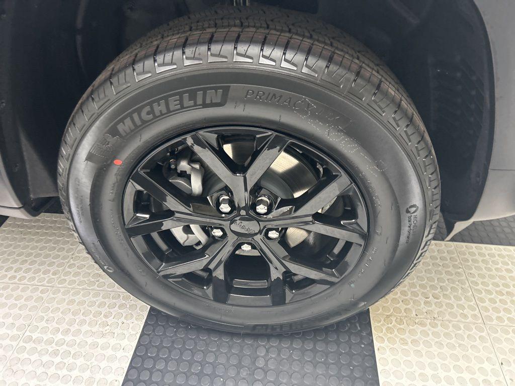new 2025 Jeep Grand Cherokee car, priced at $38,558