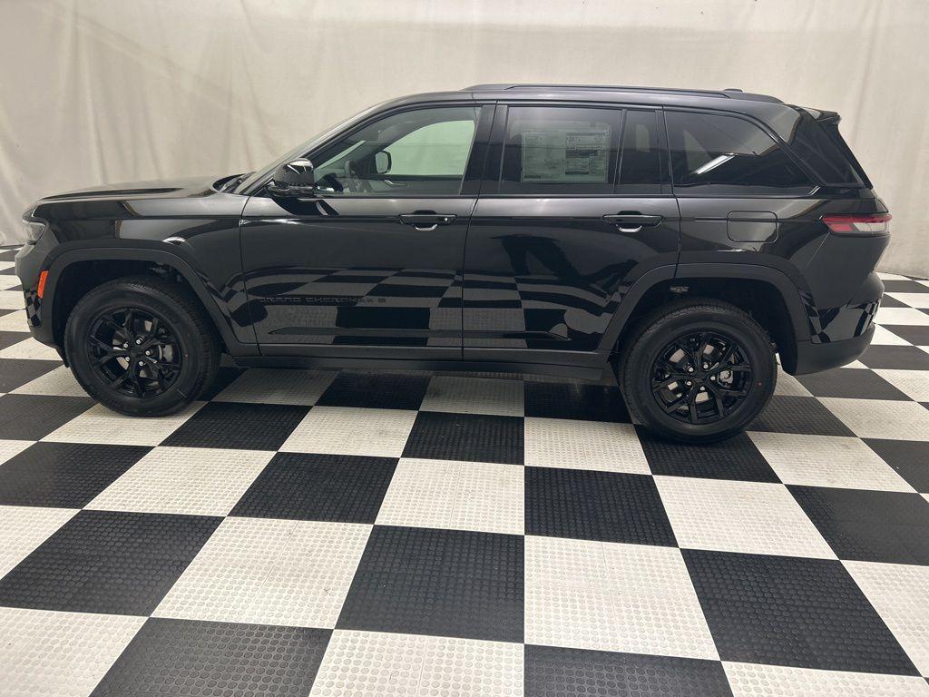 new 2025 Jeep Grand Cherokee car, priced at $38,558