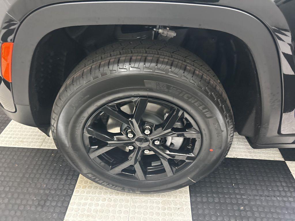 new 2025 Jeep Grand Cherokee car, priced at $38,558