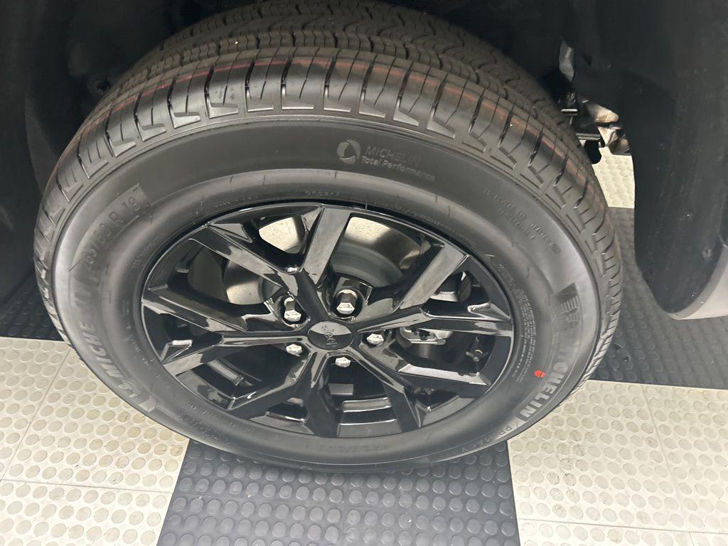 new 2025 Jeep Grand Cherokee car, priced at $38,558