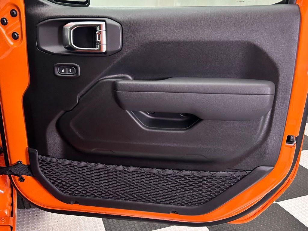 new 2025 Jeep Gladiator car, priced at $43,865