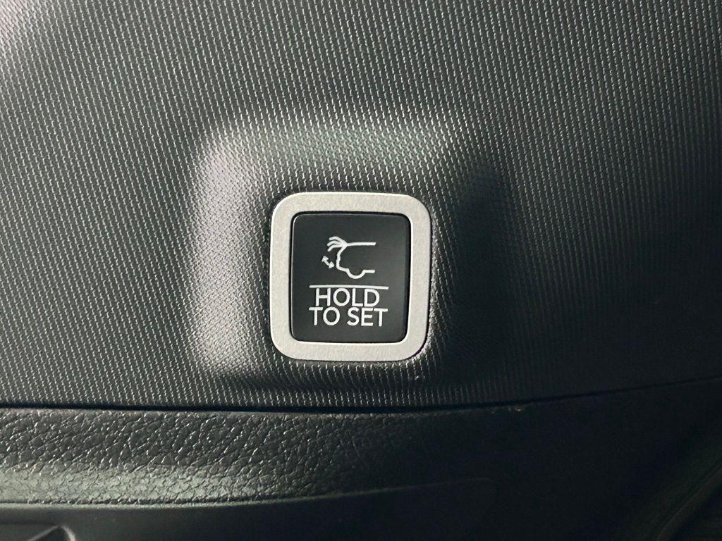 new 2025 Jeep Grand Cherokee car, priced at $40,877