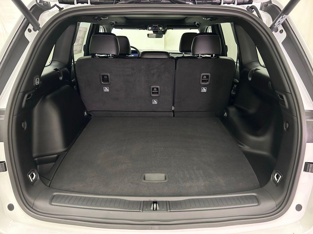 new 2025 Jeep Grand Cherokee car, priced at $40,877