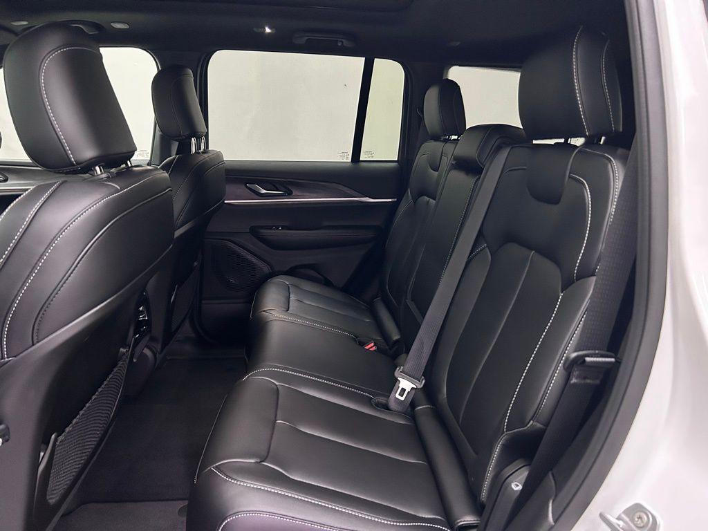 new 2025 Jeep Grand Cherokee car, priced at $40,877