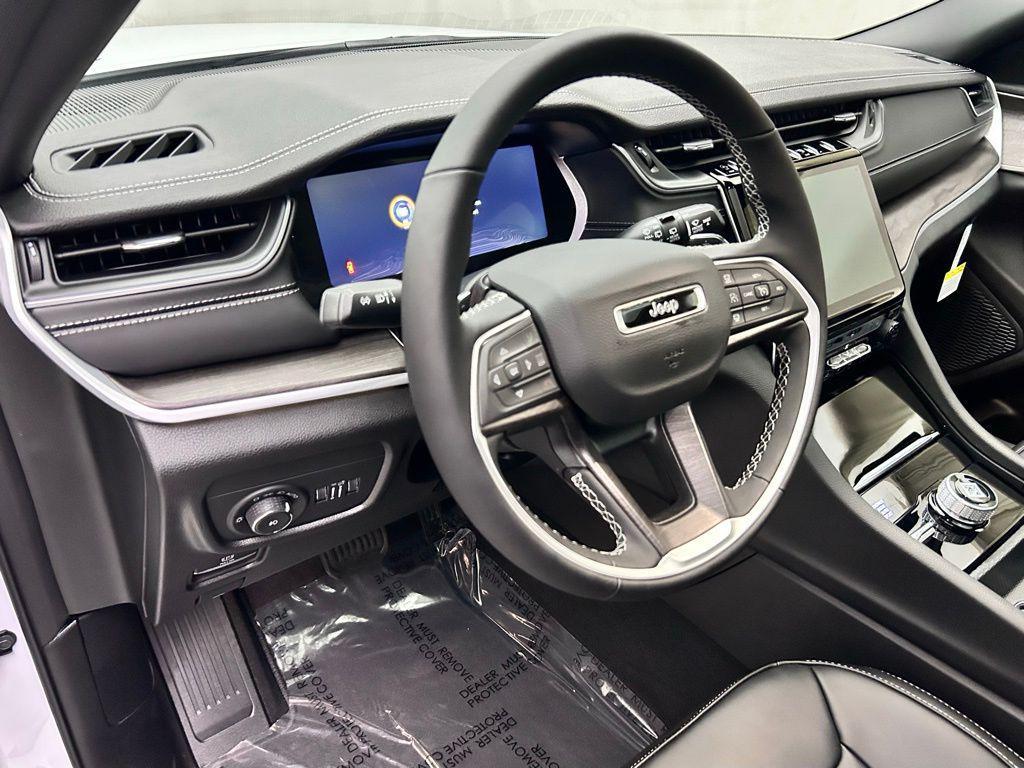 new 2025 Jeep Grand Cherokee car, priced at $43,323