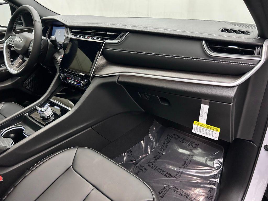 new 2025 Jeep Grand Cherokee car, priced at $43,323