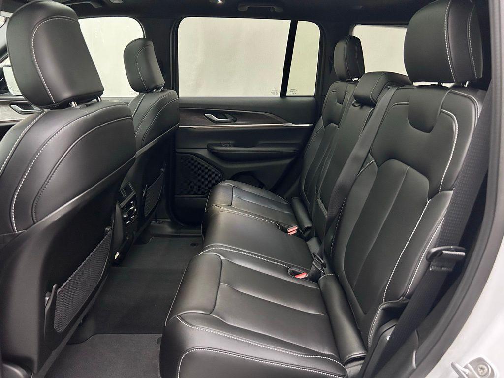 new 2025 Jeep Grand Cherokee car, priced at $43,323